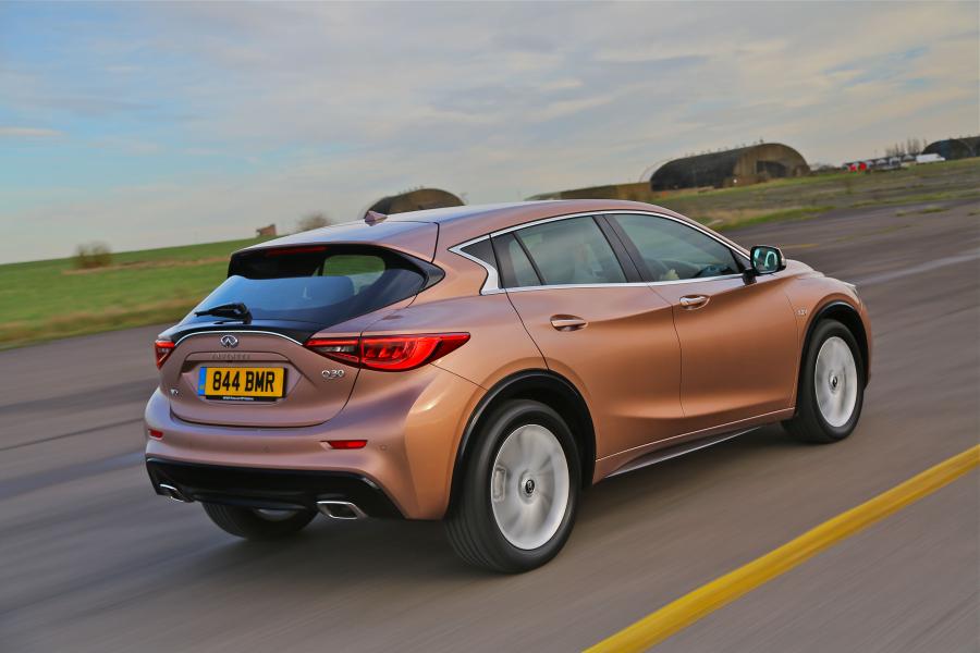  Infiniti Q30 2.2d AWD 2016 года  (UK) (фото 4 из 27)